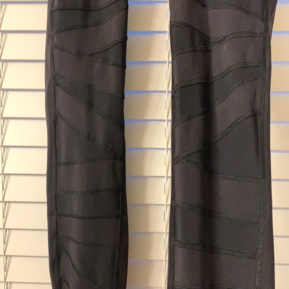 Lululemon Wunder Under 25” with venting